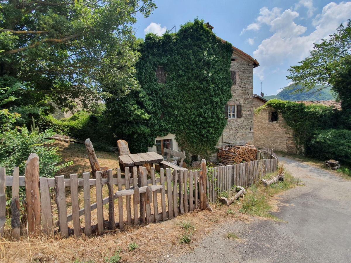カステルノーヴォ・ネ・モンティ Casa In Sasso - Pietra Di Bismantovaヴィラ エクステリア 写真